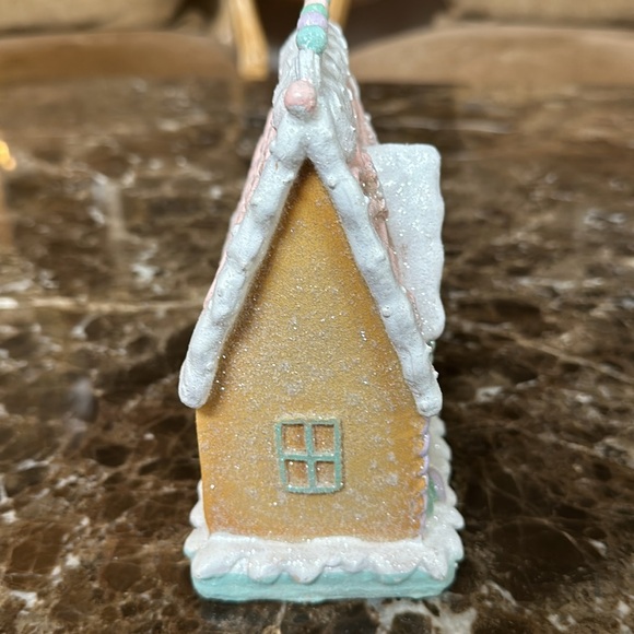 A Christmas gingerbread table decor. - Picture 4 of 4